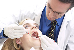 Поддержание хорошей гигиены полости рта предполагает посещение стоматолога каждые 6-12 месяцев
